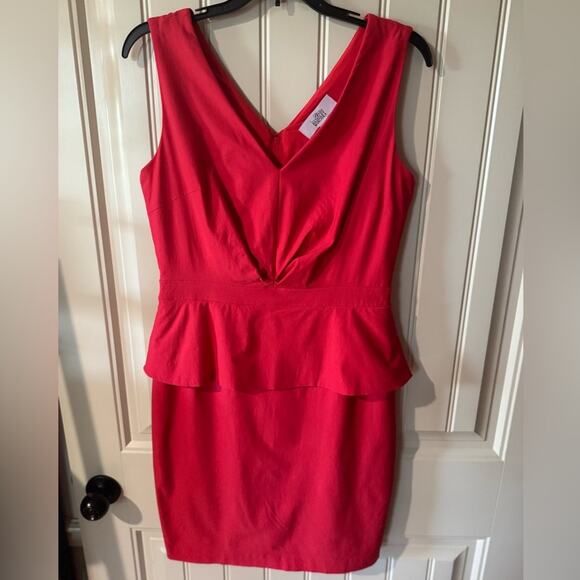 💋BADGLEY MISCHKA ♥️ Red Peplum Sheath V-Neck Dress (Women’s Size 10) 🔥 Like NEW - Picture 2 of 6